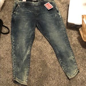 Signature Levi modern jegging